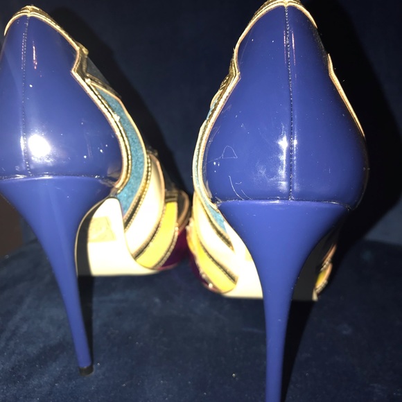 Heels - Picture 4 of 5